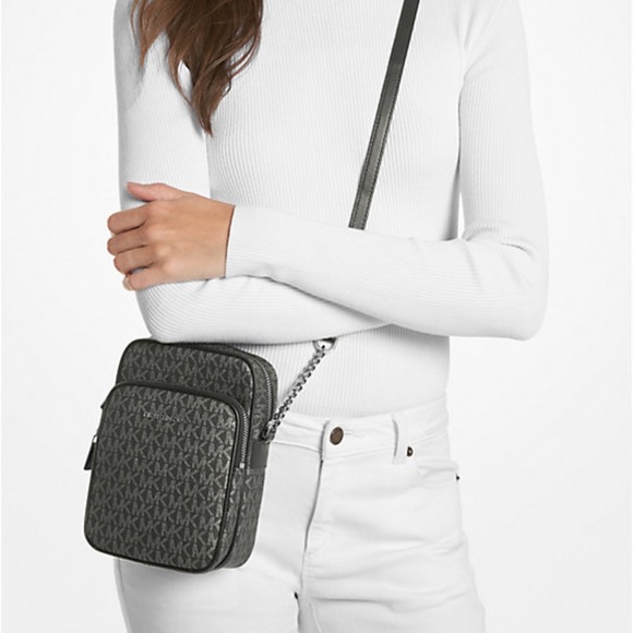 MICHAEL KORS
Jet Set Travel Medium Metallic Signature Logo Crossbody
BLACK/S
NWT - Picture 4 of 4